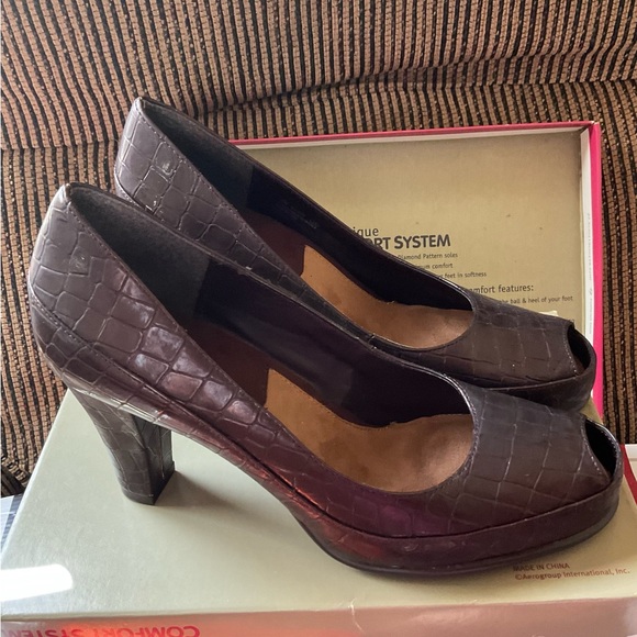 New In Box. Women’s Aerosole Brown Crocodile Comfort Heels Size 9 - Picture 3 of 7